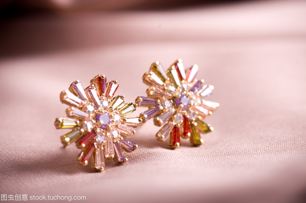 黄金珠宝首饰与卫生洁具的保养与选择